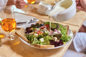 Wellness-Salate im Bistro der Bayerwald-Sauna